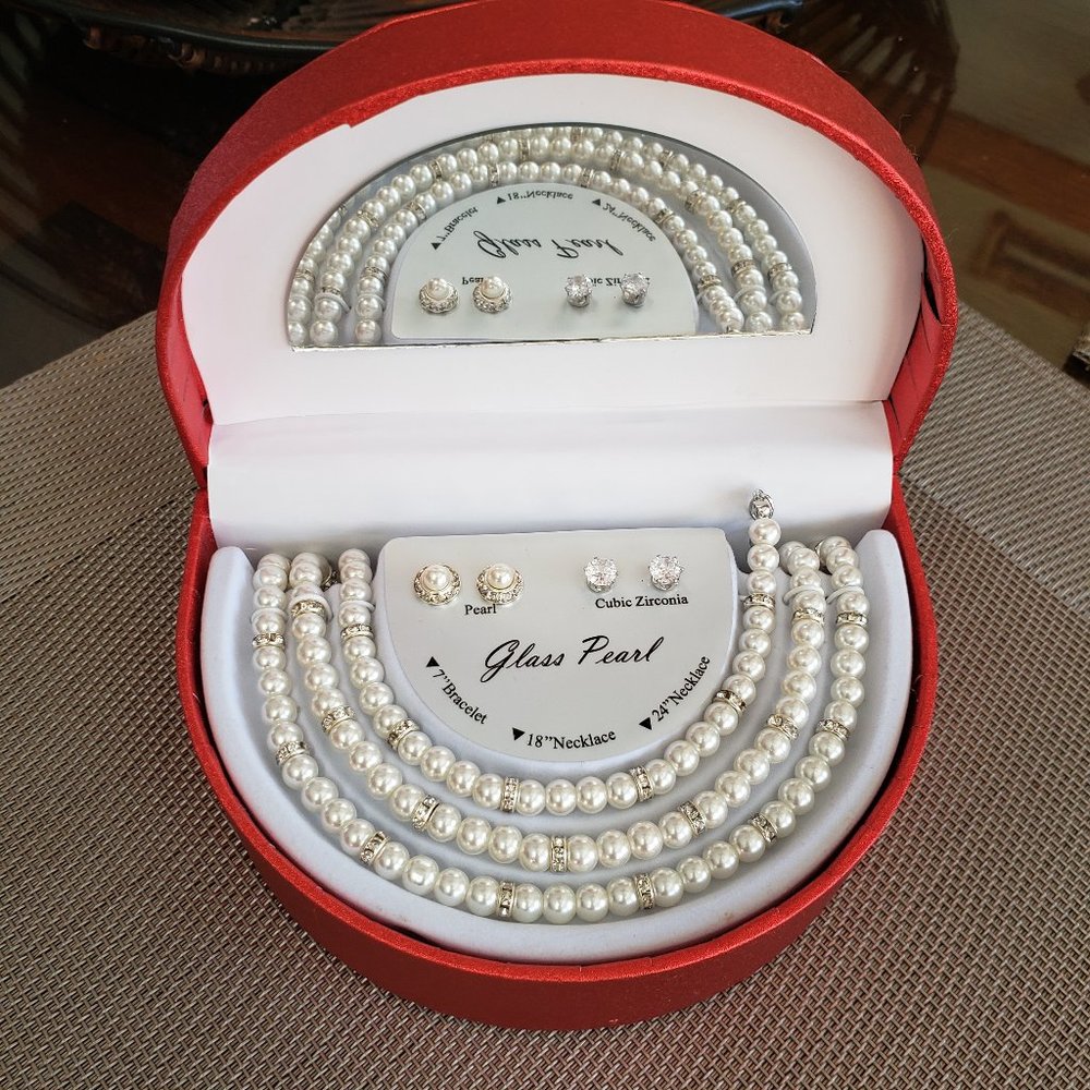 Glass Pearl & Crystal 5 Piece Jewelry Box Set NEW